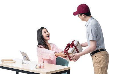 米哈游与腾讯合作 《原神》官服上架应用宝